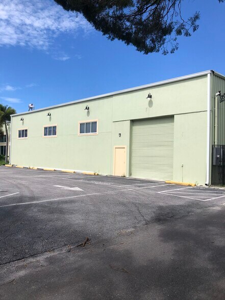 More Photos Of 2905 W Kennedy Blvd, Tampa Freestanding For Sale