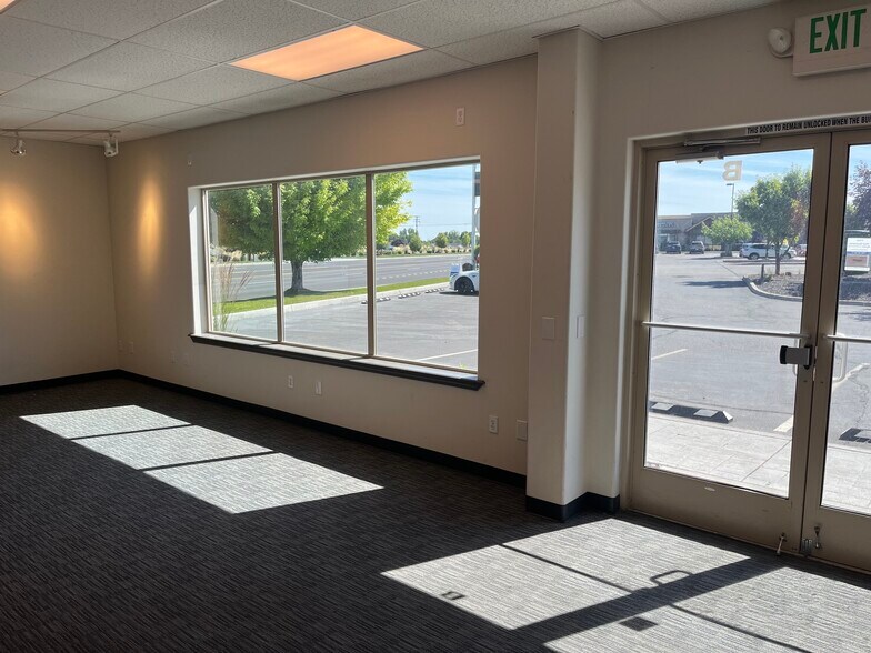 More Photos Of 8601 W Clearwater Ave, Kennewick Office For Lease