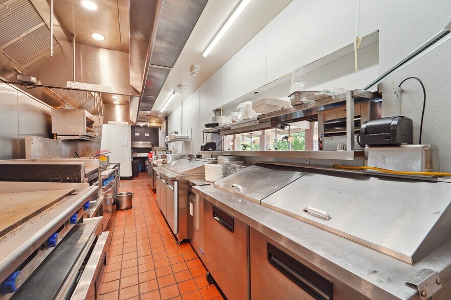 More Photos Of 2133 S Sheridan Blvd, Denver Restaurant For Lease