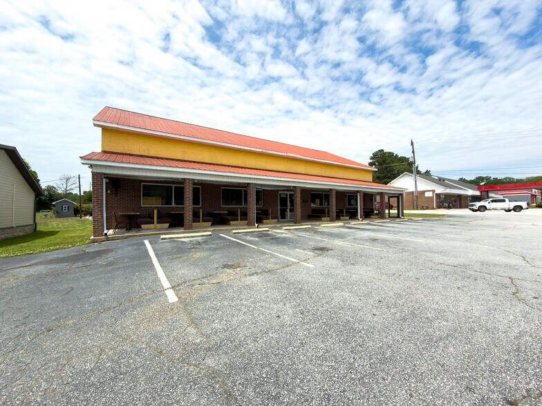 More Photos Of 502 SE Main St, Simpsonville Storefront Retail Office For Sale