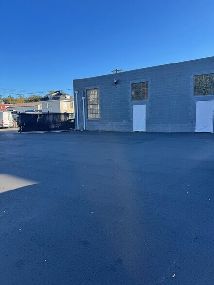 More Photos Of 5 Van Tassell Ct, Norwalk Warehouse For Lease