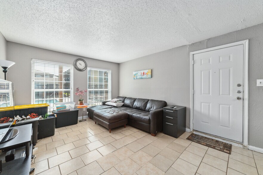 More Photos Of 8330 Carvel Ln, Houston Apartments For Sale