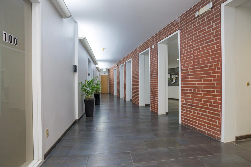 More Photos Of 4049 Pennsylvania Ave, Kansas City Office Residential For Lease