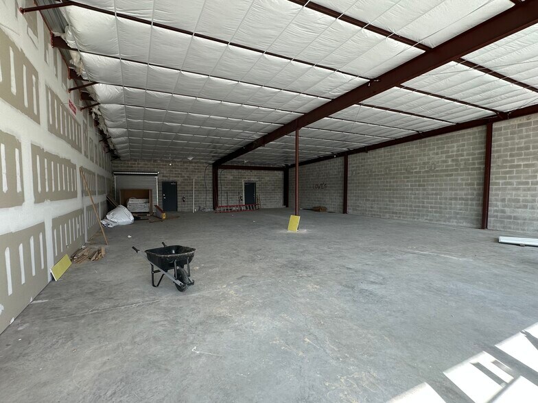 More Photos Of 5491-5495 Commercial Way, Spring Hl, Spring Hill Office For Lease