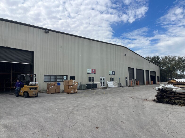 More Photos Of 271 Southridge Industrial Dr, Tavares Warehouse For Lease