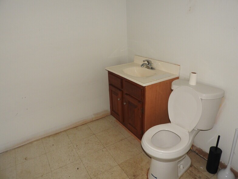 More Photos Of 1800 Brewerton Rd, Mattydale Freestanding For Sale