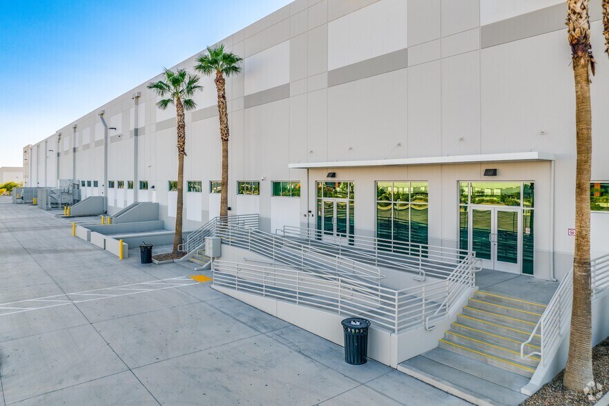 More Photos Of 5835 E Ann Rd, Las Vegas Distribution For Lease