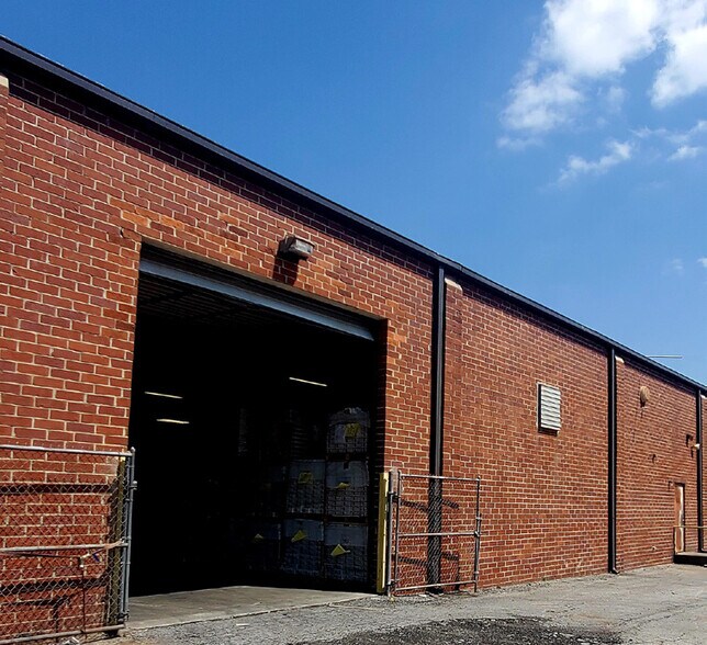 More Photos Of 1396 Chattahoochee Ave NW, Atlanta Warehouse For Lease