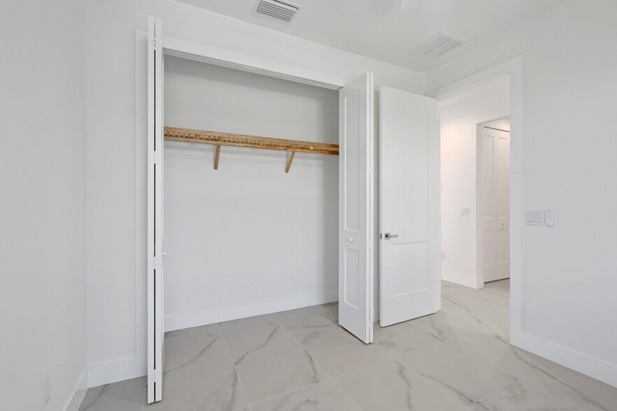 More Photos Of 1107 SE 38th St, Cape Coral Apartments For Sale