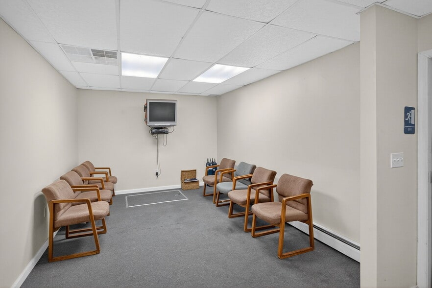 More Photos Of 1106 Broadway, Fountain Hill Office Residential For Sale