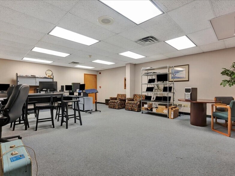 More Photos Of 202 N Angelina Ave, Lufkin Office For Sale