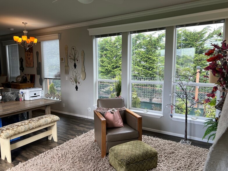 More Photos Of 1311 Bay Ave, Ocean Park General Retail For Sale