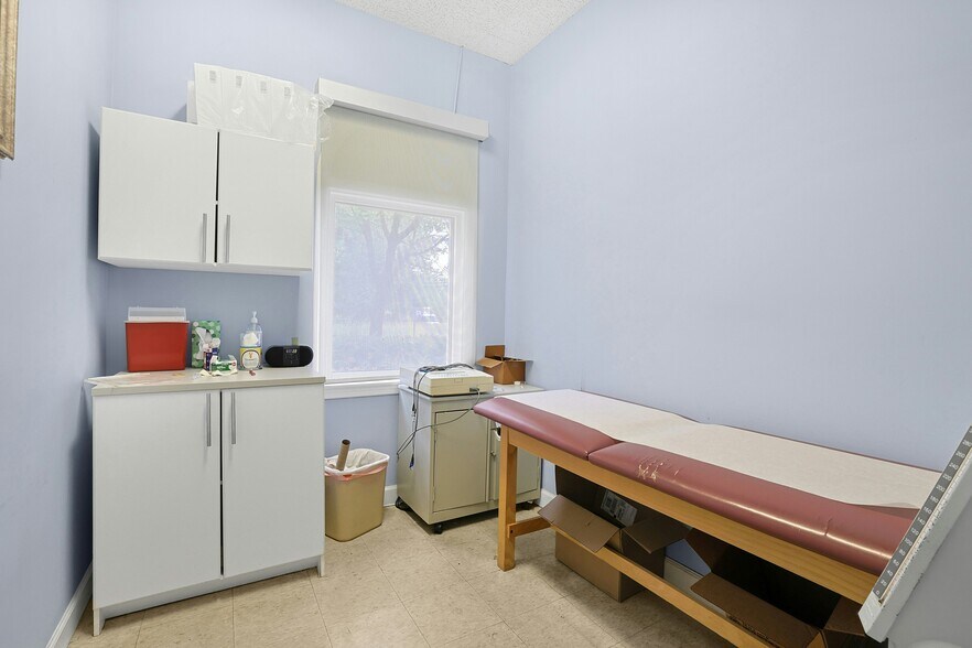 More Photos Of 80 Old Tappan Rd, Tappan Bank For Sale