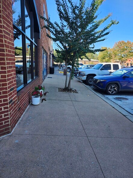 More Photos Of 650 Henderson Dr, Cartersville General Retail For Lease