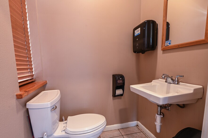 More Photos Of 228 Elcho Ave, Crested Butte Service Station For Sale