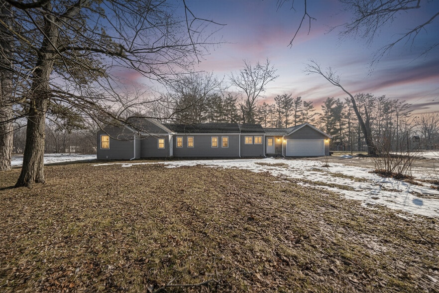 Primary Photo Of 15087 N Holly Rd, Holly Office For Sale