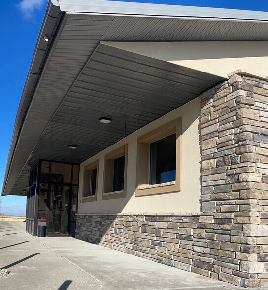 More Photos Of 2390 Highway 93, Hollister Service Station For Lease