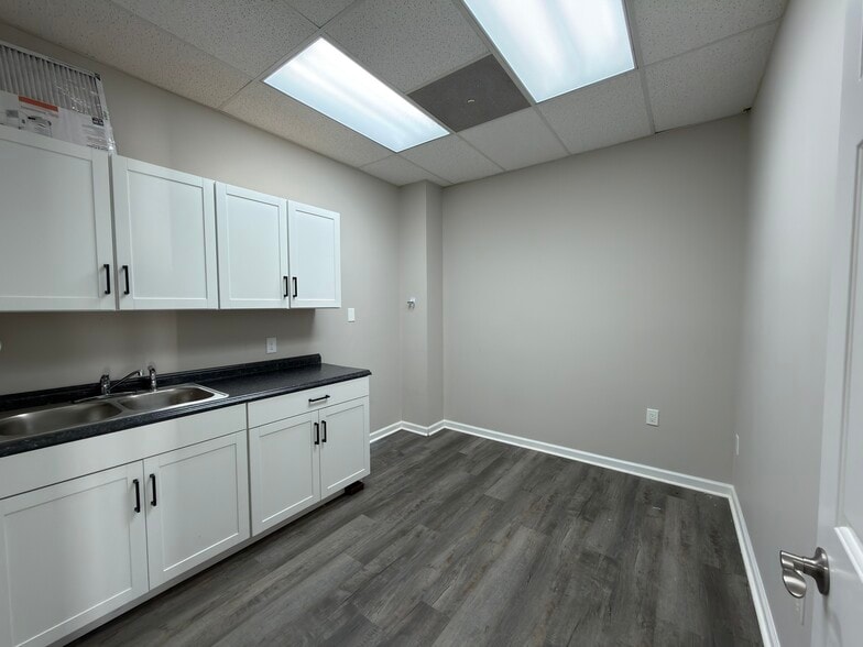 More Photos Of 1030 Oakland Ave, Rock Hill Office For Lease