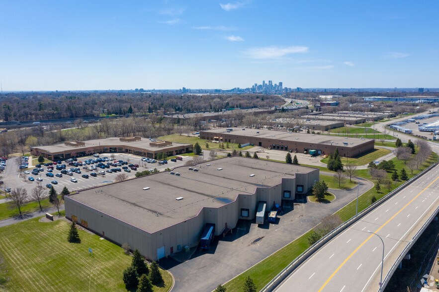 More Photos Of 2421 Rosegate, Roseville Distribution For Lease