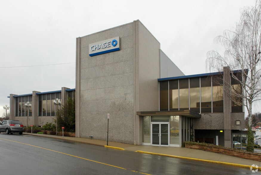 More Photos Of 600 Neville St, Beckley Office For Sale