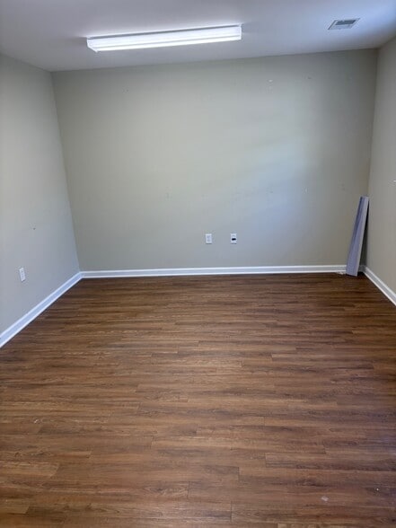 More Photos Of 1125 Bowman Rd, Mount Pleasant Office For Lease