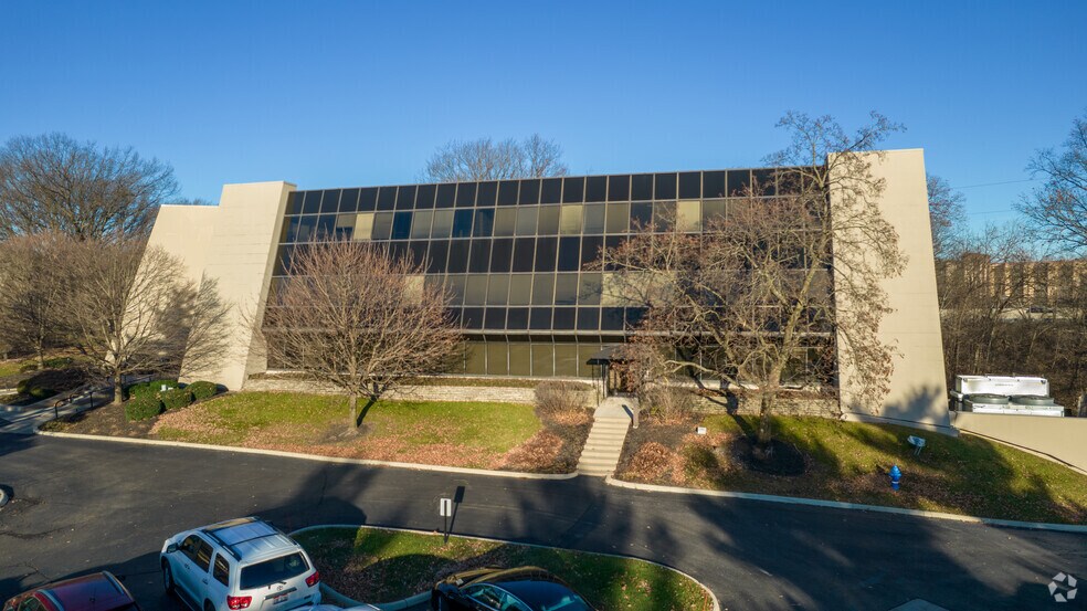 More Photos Of 150 E Wilson Bridge Rd, Worthington Office For Lease