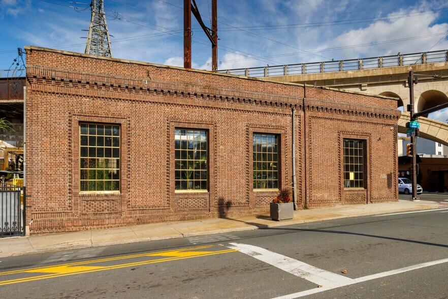 More Photos Of 114 Green Ln, Philadelphia General Retail For Lease