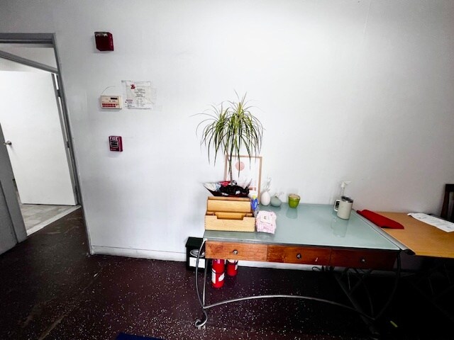 More Photos Of 620 S Clarence St, Los Angeles Manufacturing For Lease