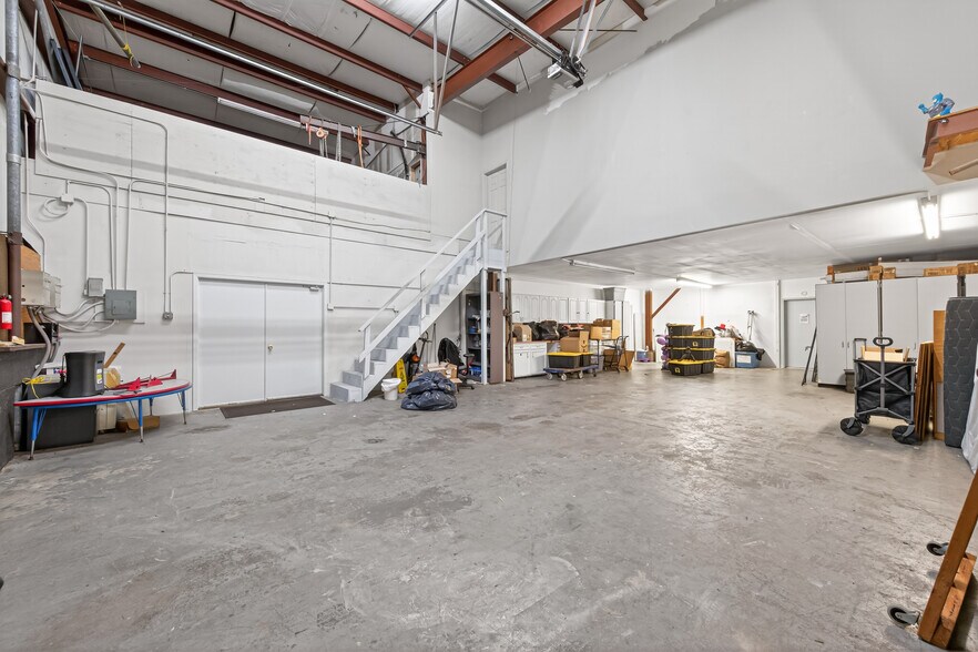 More Photos Of 1203 S Houston Ave, Humble Light Distribution For Sale