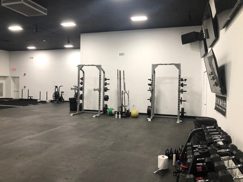 More Photos Of 263-275 Park Ave, East Hartford Warehouse For Lease