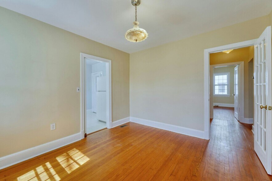 More Photos Of 121 N Hatcher Ave, Purcellville Office For Sale