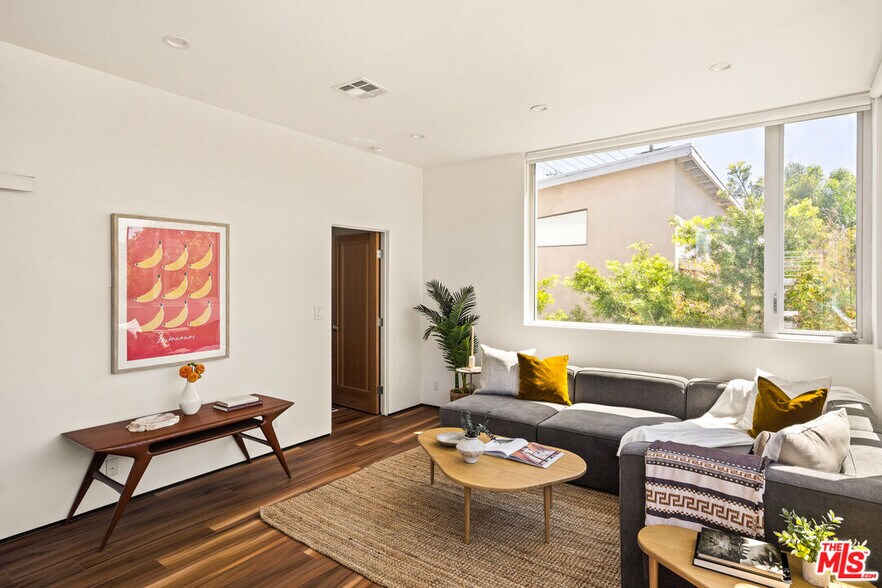 More Photos Of 1076 Palms Blvd, Venice Apartments For Sale