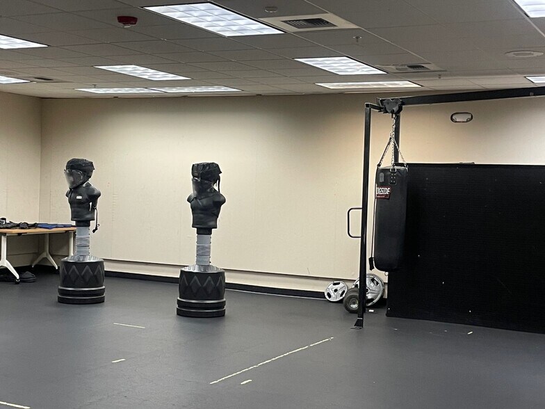 More Photos Of 6649 S Paris St, Centennial Storefront Retail Office For Sale