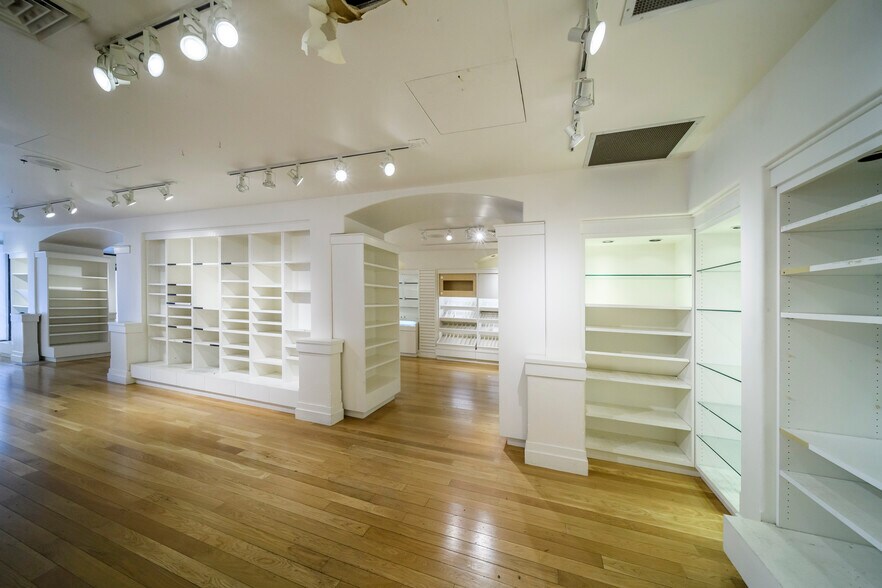 More Photos Of 2000-2020 Chestnut St, San Francisco Storefront Retail Residential For Lease