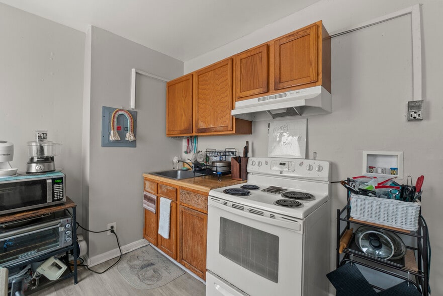 More Photos Of 28 E 25th St, Baltimore Storefront Retail Residential For Sale