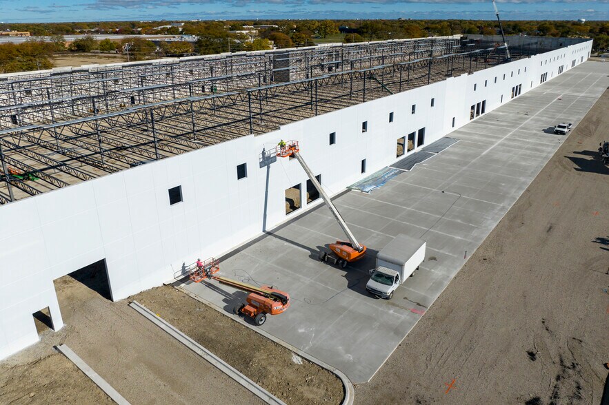 More Photos Of 555 Howard Ave, Des Plaines Distribution For Lease