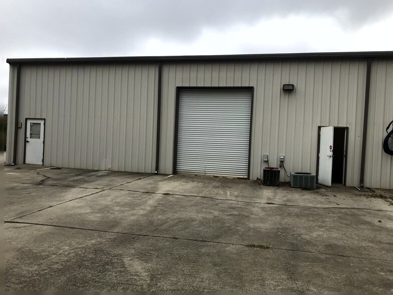 More Photos Of 120 Robinson Ct, Fayetteville Warehouse For Lease