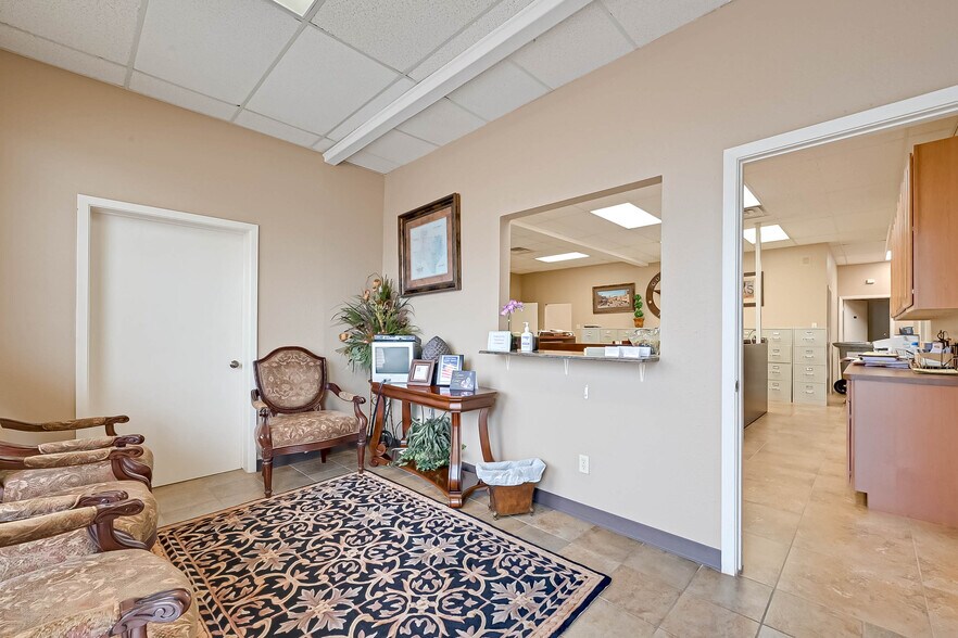 More Photos Of 3512 Avenue I, Rosenberg Office For Lease