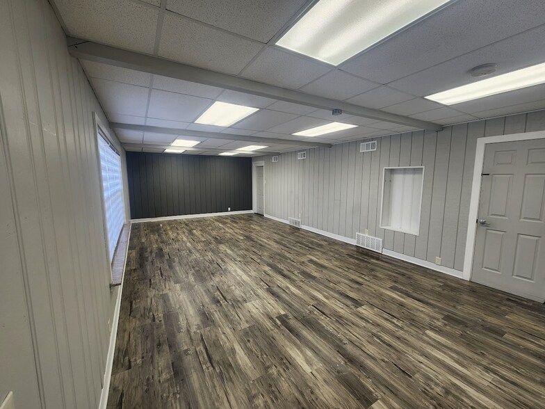 More Photos Of 134 Clarkson Executive Park, Ellisville Office For Lease