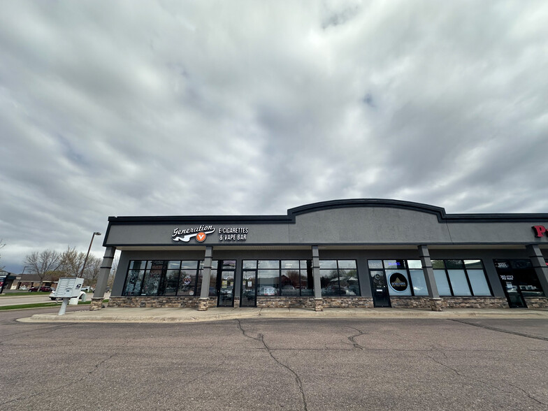 Primary Photo Of 5215-5247 W 26th St, Sioux Falls Storefront For Lease