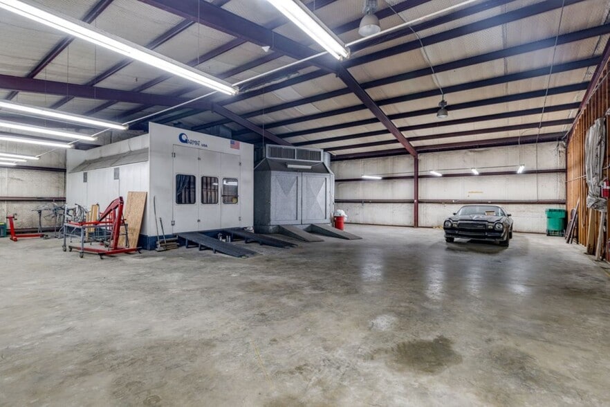 More Photos Of 805 Elm St, Bastrop Distribution For Sale