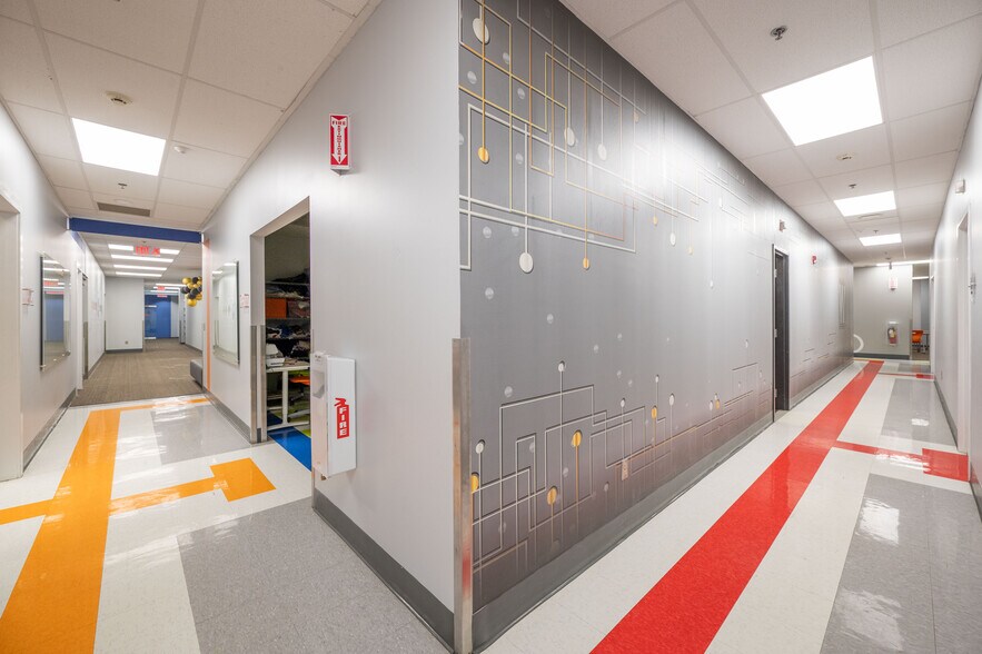 More Photos Of 16-18 Trowbridge Dr, Bethel Light Manufacturing For Sale