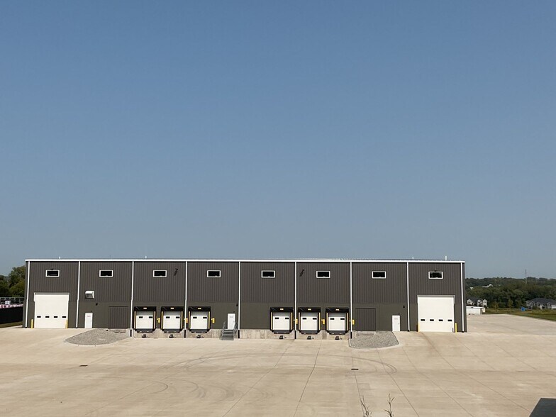 More Photos Of 1550 Roberts Ferry Rd, Tiffin Warehouse For Lease