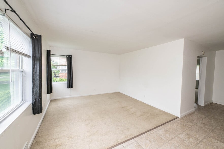 More Photos Of 349 Orchard Dr, Oakwood Apartments For Sale
