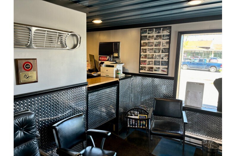 More Photos Of 6155 W Fond Du Lac Ave, Milwaukee Auto Repair For Sale