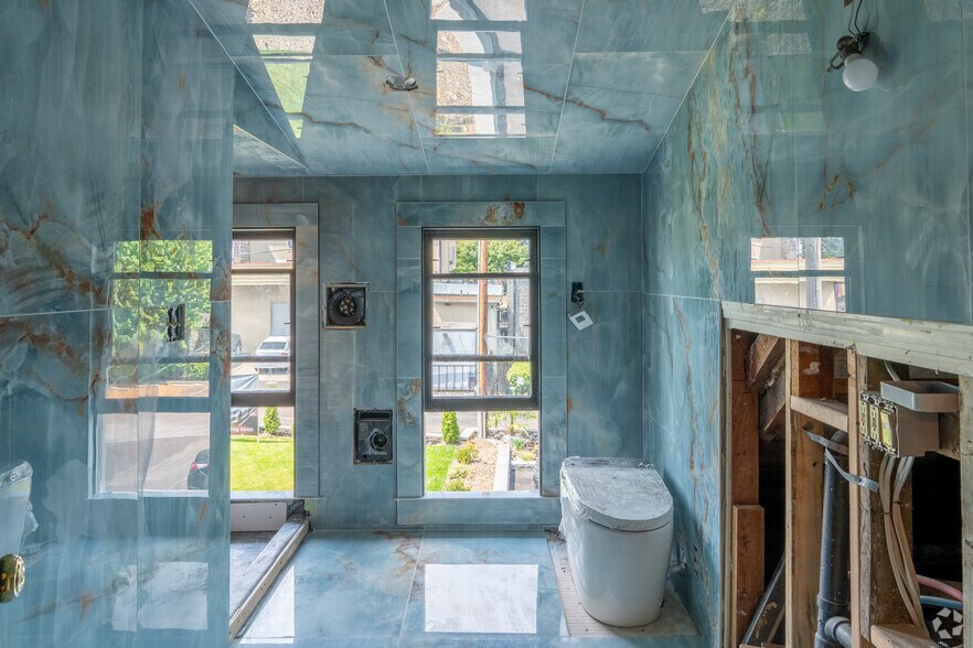 More Photos Of 10910 NE Fourth Plain Blvd, Vancouver Office For Lease