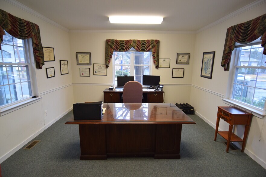 More Photos Of 174 W State St, Doylestown Freestanding For Sale