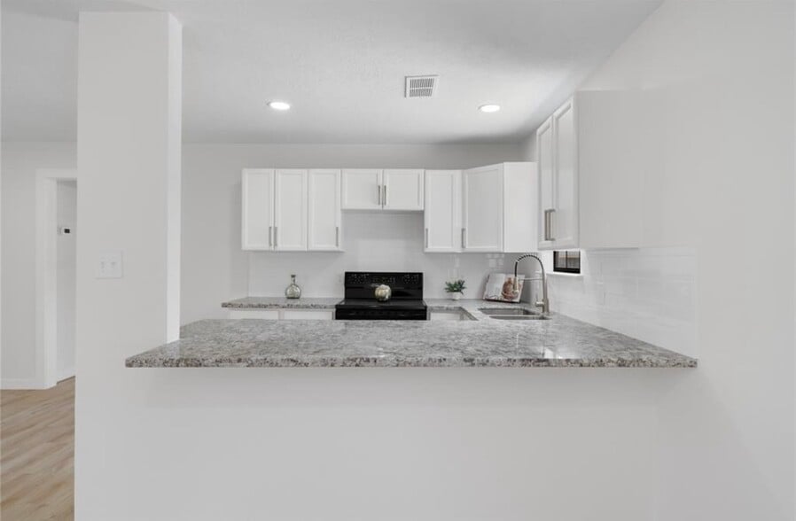 More Photos Of 12019 Beth Ln, Magnolia Light Distribution For Sale