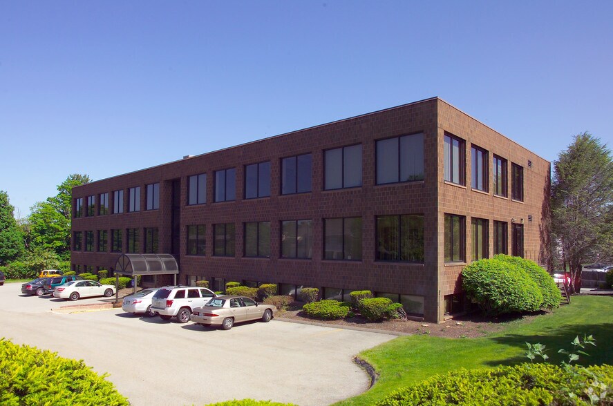More Photos Of 1020 Plain St, Marshfield Office For Lease