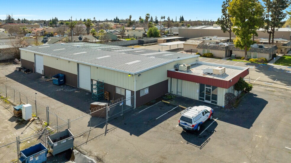 More Photos Of 5234 E Pine Ave, Fresno Warehouse For Lease
